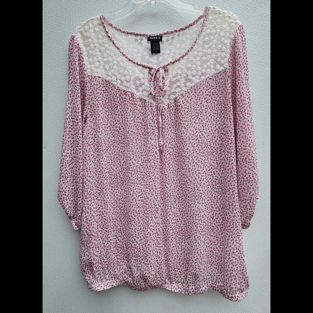Torrid Top Size 2 Sheer Pink Dainty Flowers Lace Neckline Western 3/4 Sleeves